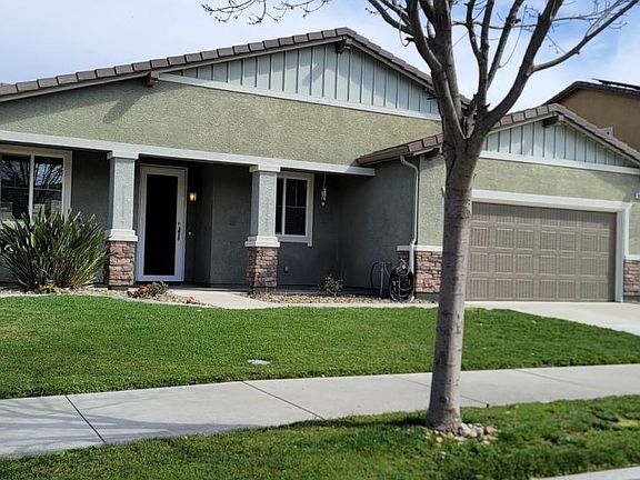 3rd image of 15908 Crescent Park Cir