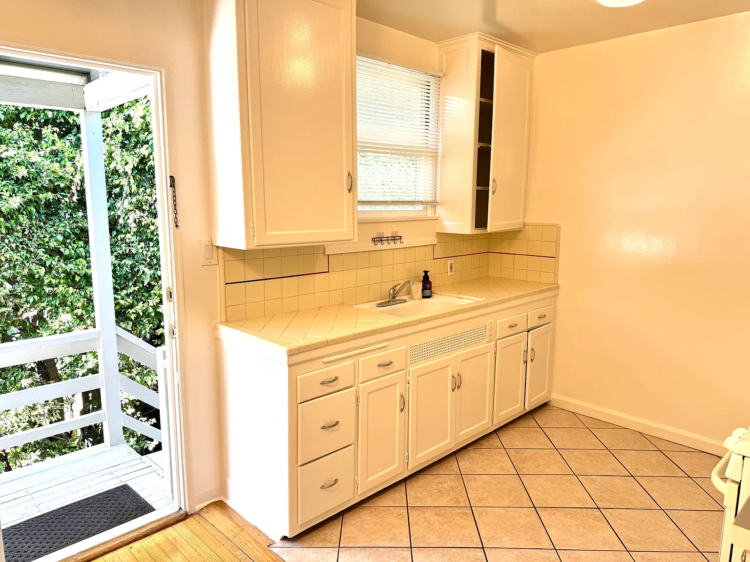 2 bed, 733 sqft, $2,950 — Photo 4