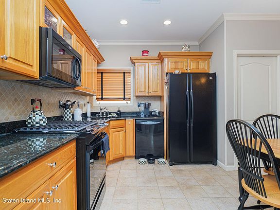 3rd image of 10 Cornelia St