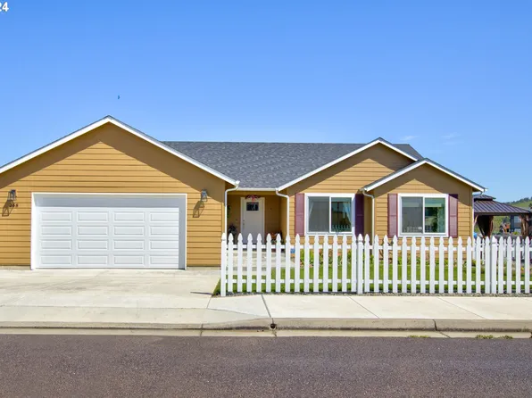 258 NE Bramble St, Winston, OR 97496