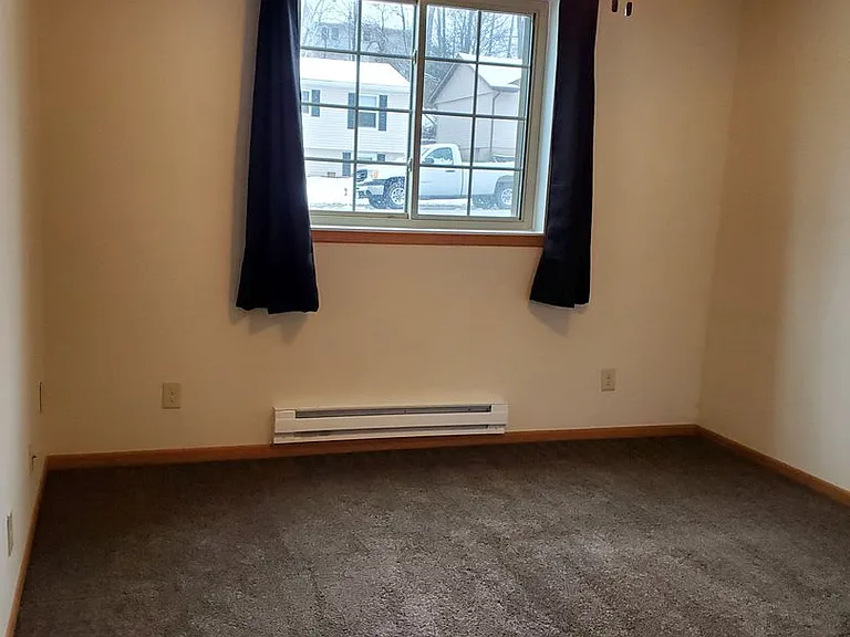 807-809 May Ct — Photo 6