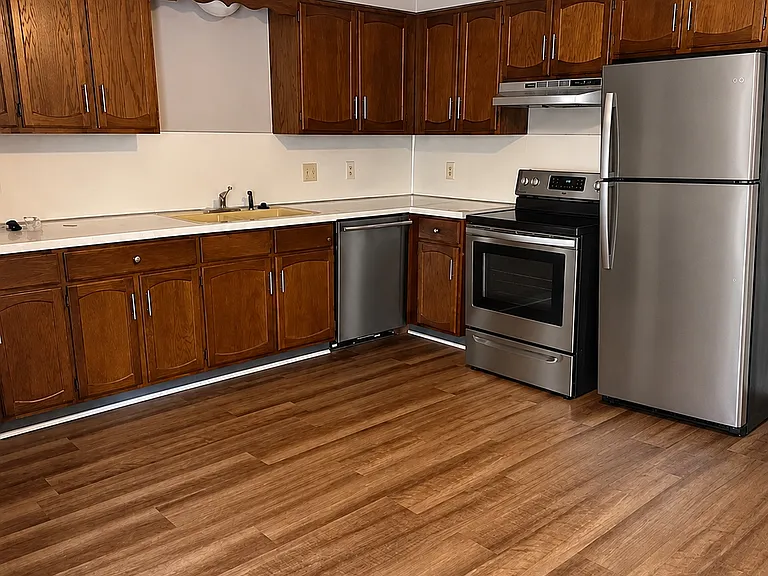 8190 Southern Blvd #4 — Photo 7