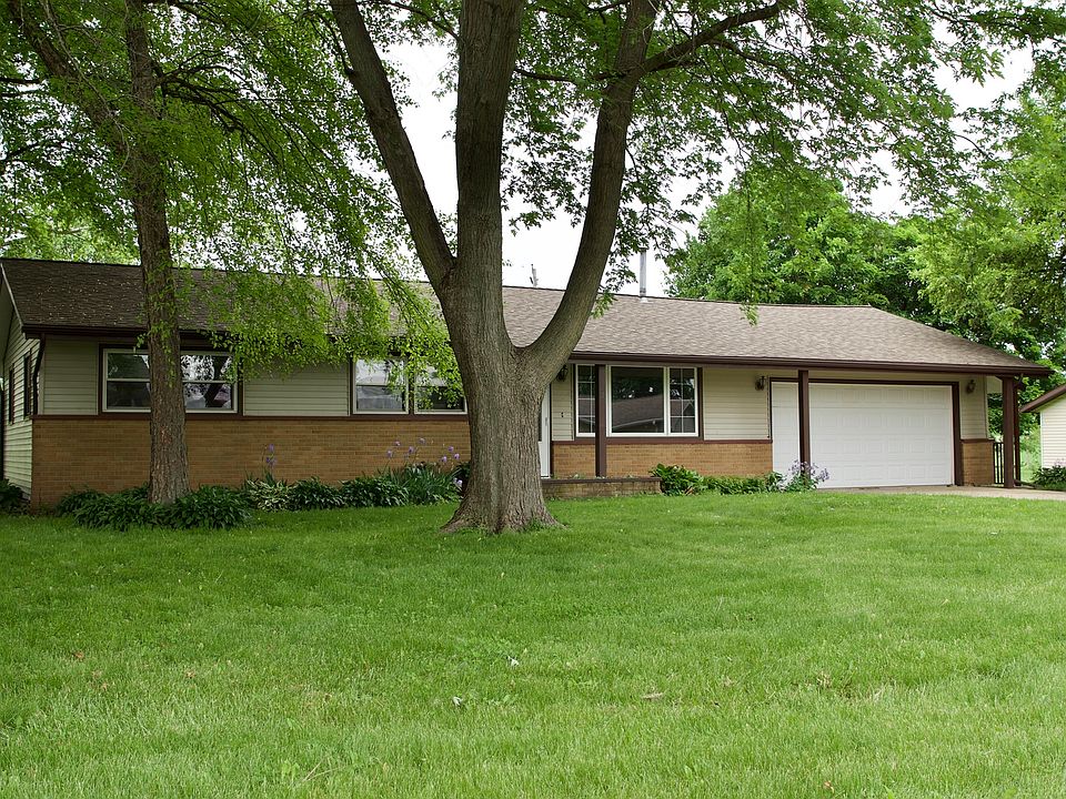 1st image of 821 Sunny Acres Dr