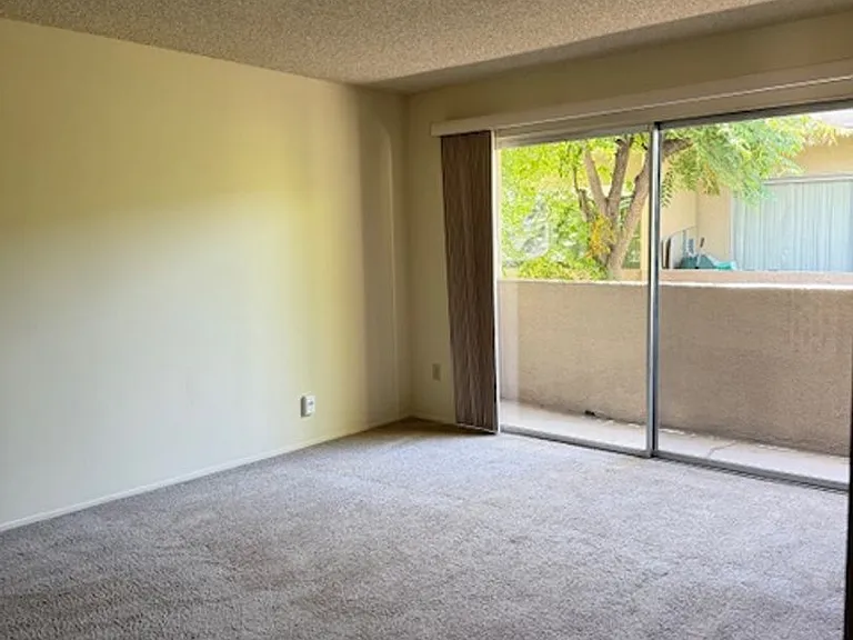 Large 2 bedroom Apartment in Clairemont — Photo 15