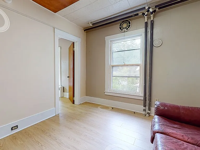 130 Forest Home Dr #B — Photo 2