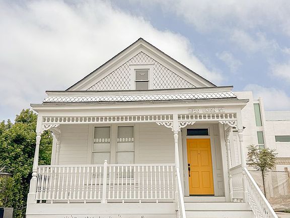 3rd image of 2646 Newton Ave #106