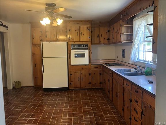 4th image of 21601 Pickett Ave