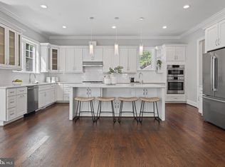 7606 Leonard Dr, Falls Church, VA