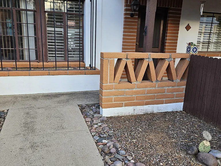 387 S Paseo Quinta #C — Photo 16