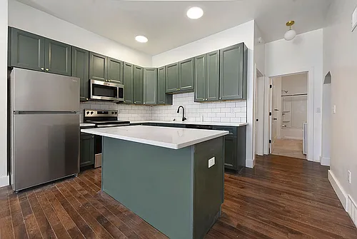 811 West Street Photo 1