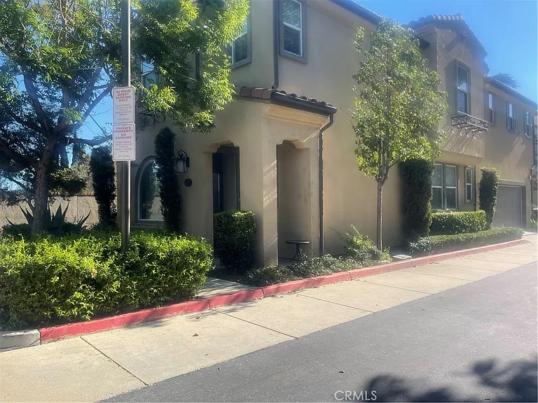 808 S Gladys Ave — Photo 2