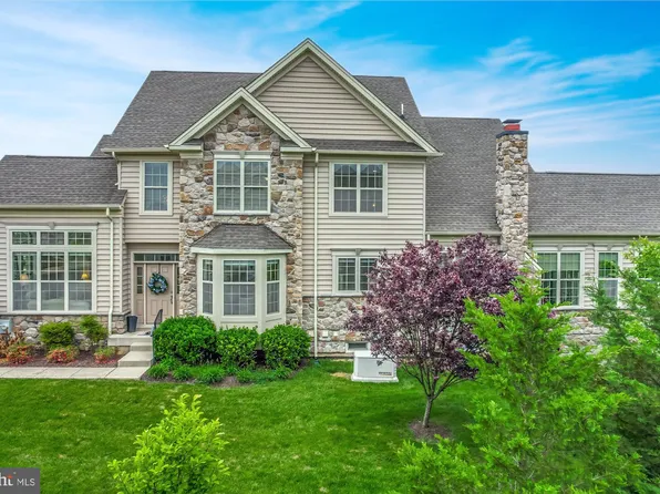 28 Meadow View Ln, Malvern, PA 19355