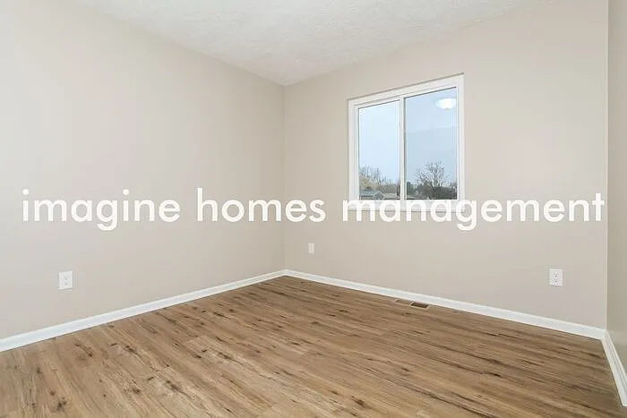 1409 Hilltree Dr — Photo 4