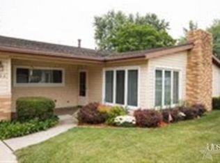 9822 Greenmoor Dr, New Haven, IN 46774
