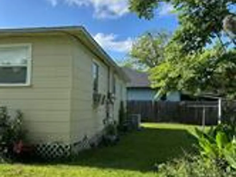 1111 Willow Ave — Photo 9