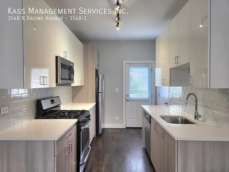 3548 N Racine Ave #1 — Photo 3