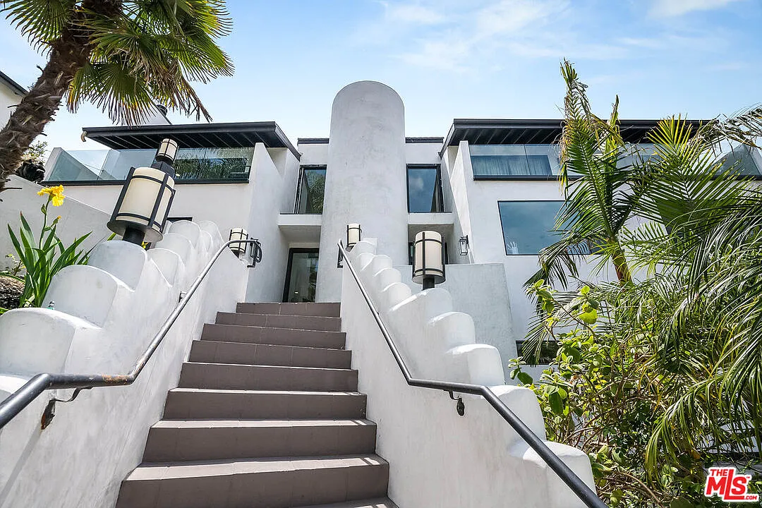 5 bed, 4.0 bath, 3929 sqft, $15,500 — Photo 4