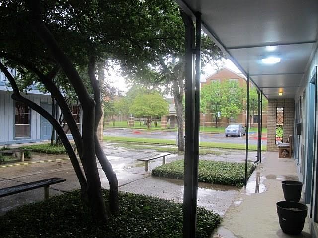 1st image of 425 S Oak St #106