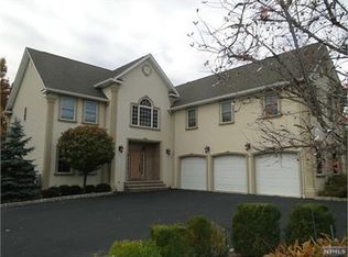 3 Carla Ct, North Haledon, NJ