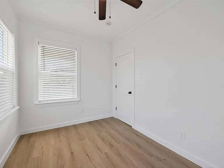 2202 Hutchins St #D — Photo 25
