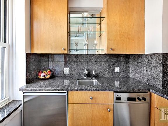3rd image of 410 E 52nd St #15B