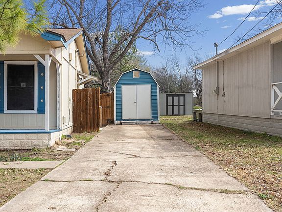 5th image of 220 League St S