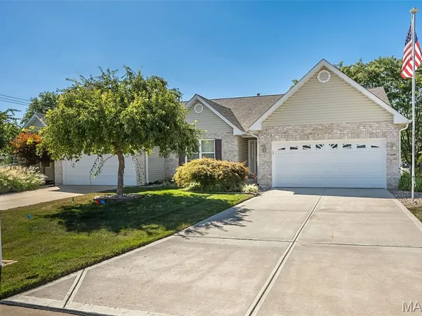 1103 Piepers Glen Ln #1B, O'Fallon, MO 63366