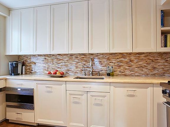 4th image of 201 E 79th St APT 18C