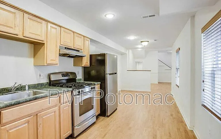 729 10th St NE — Photo 6