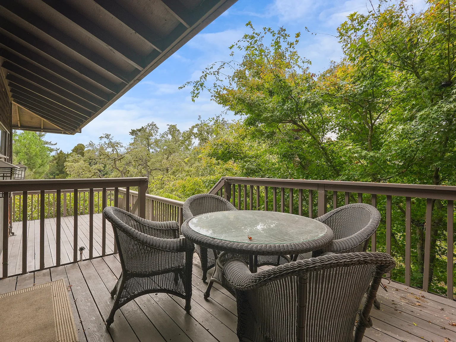 4 bed, 4.5 bath, 4000 sqft, $12,500 — Photo 4