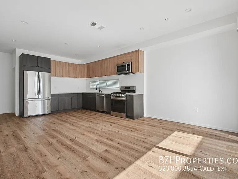 662 1/2 N Mariposa Ave — Photo 3