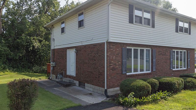 3rd image of 28+30 CASTLE Court