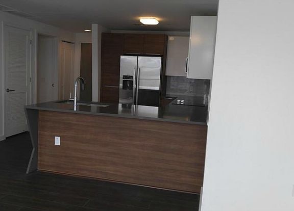 5th image of 601 NE 27th St APT 1010