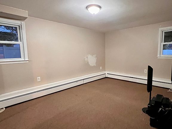 5th image of 80 Maplewood St