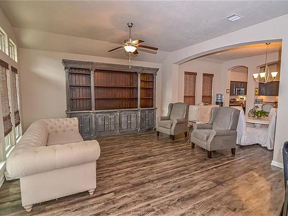 3rd image of 4100 Bridgewood Ct