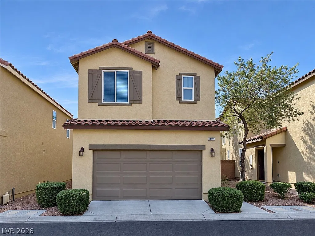 3 bed, 2.5 bath, 1365 sqft, $1,915 — Photo 2