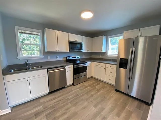 1072 S Barksdale St — Photo 4