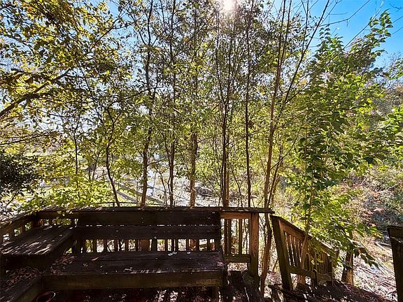 2nd image of 190 White Oak Cir