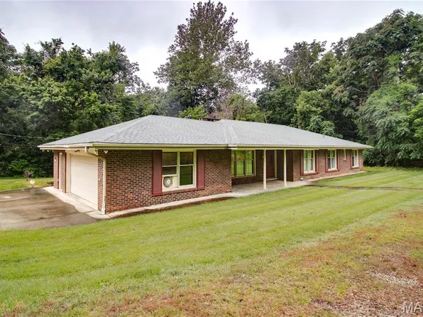 10000 Wondell Woods Dr, Belleville, IL 62223