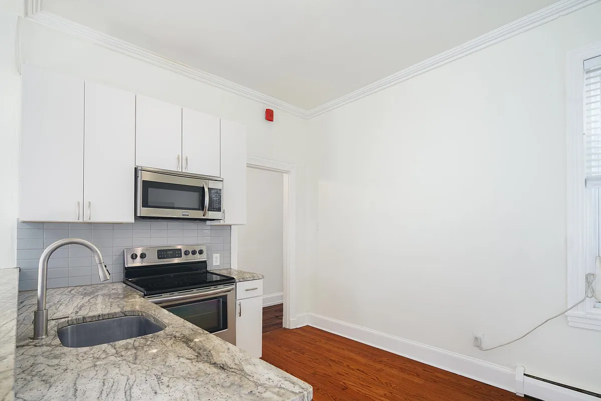 Building Photo - 37 S 19th St #1