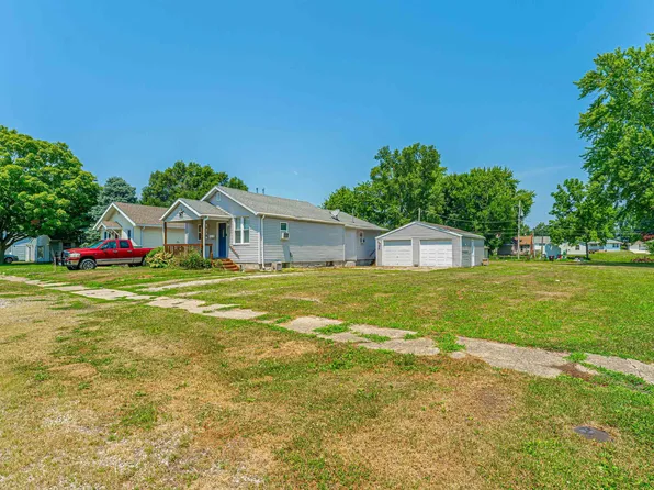 438 9th St, Lincoln, IL 62656
