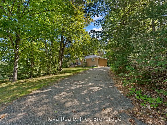 2nd image of 7 Forest Hill Rd