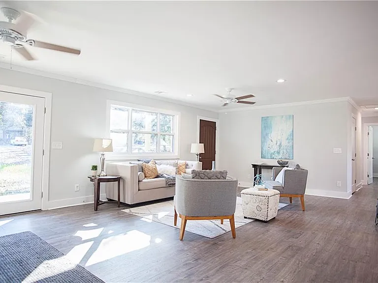 387 Michael Dr — Photo 4
