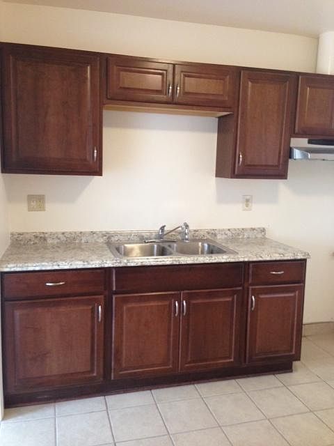 2nd image of 1129 E 52nd St APT 3
