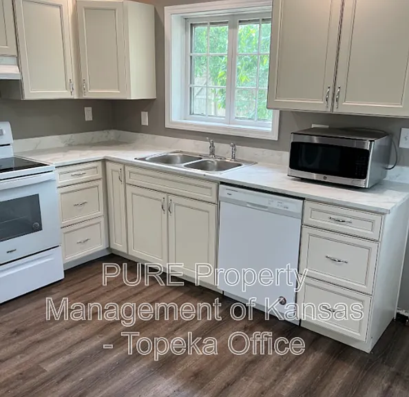 1816 SW Moundview Dr — Photo 17