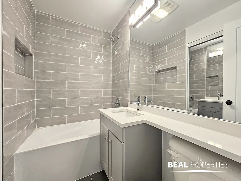 555 W Stratford Place — Photo 13
