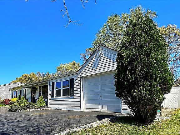 4th image of 93 Burleigh Drive