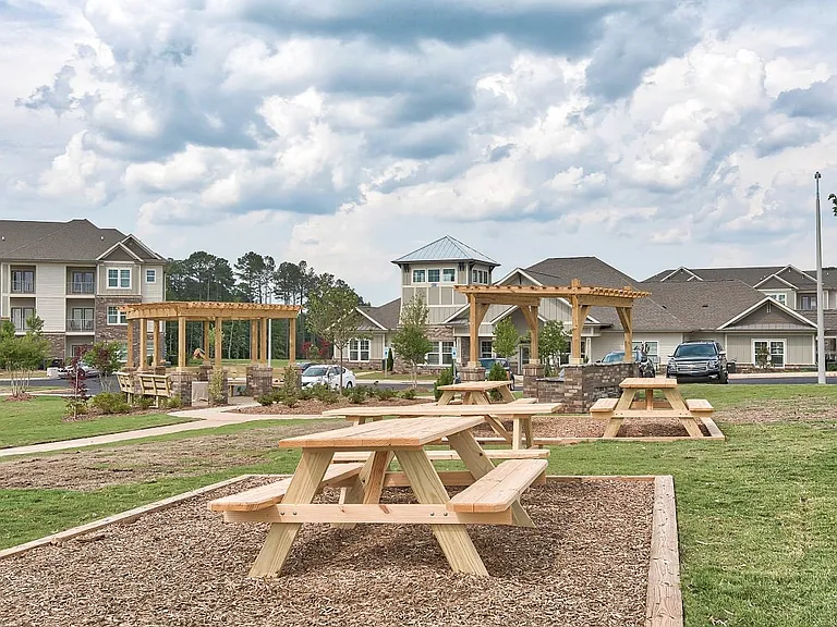 Pines at Glen Laurel Luxury Apartments — Photo 12