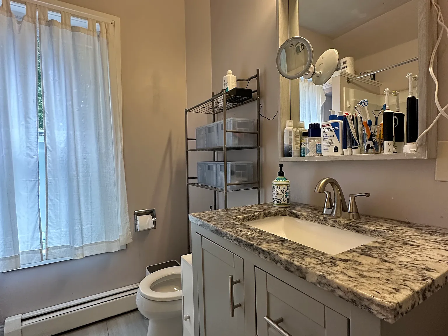 3 bed, 1200 sqft, $2,250 — Photo 3
