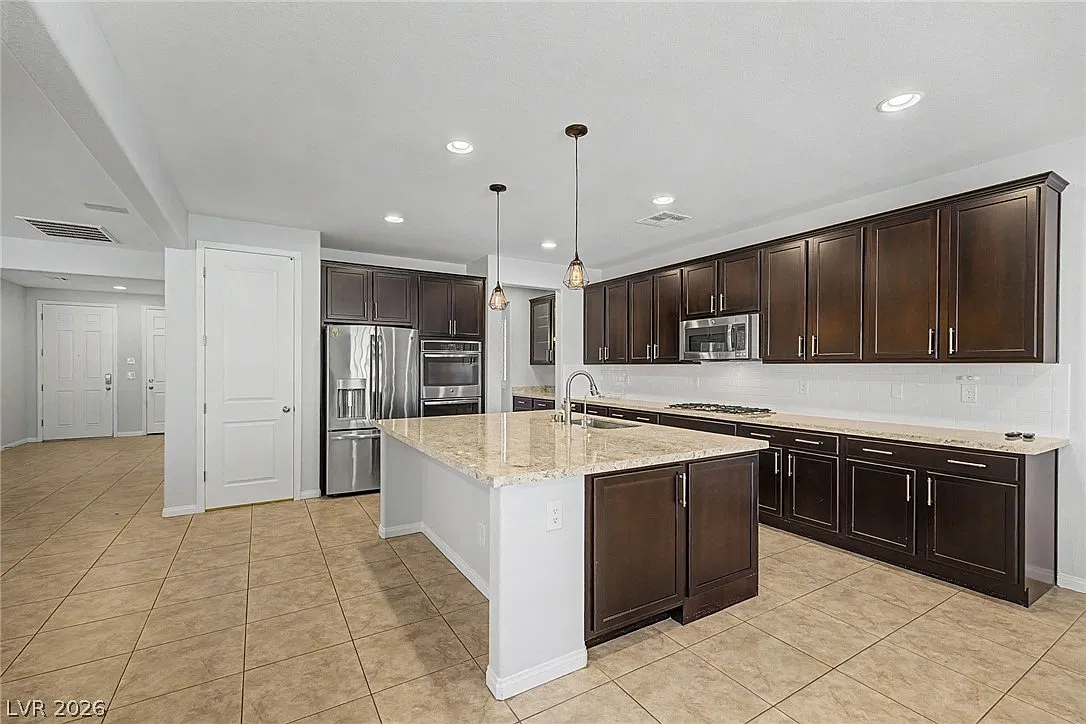 3 bed, 2.5 bath, 2539 sqft, $3,250 — Photo 1